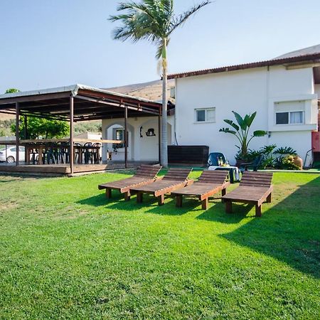 Avigail Guest House Yavneʼel Buitenkant foto