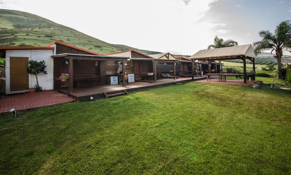 Avigail Guest House Yavneʼel Buitenkant foto