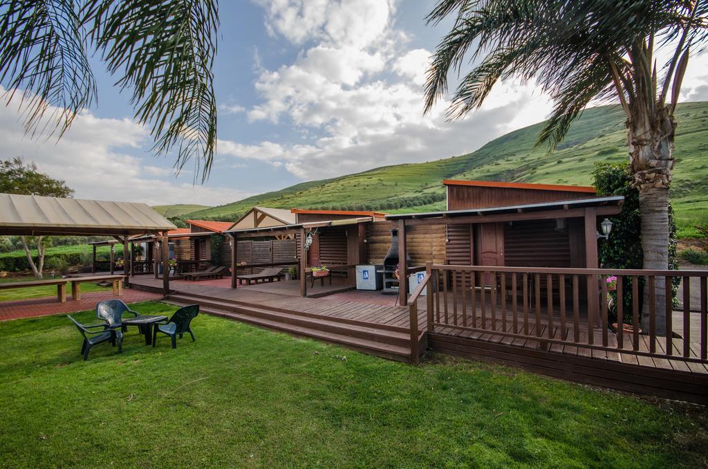 Avigail Guest House Yavneʼel Buitenkant foto