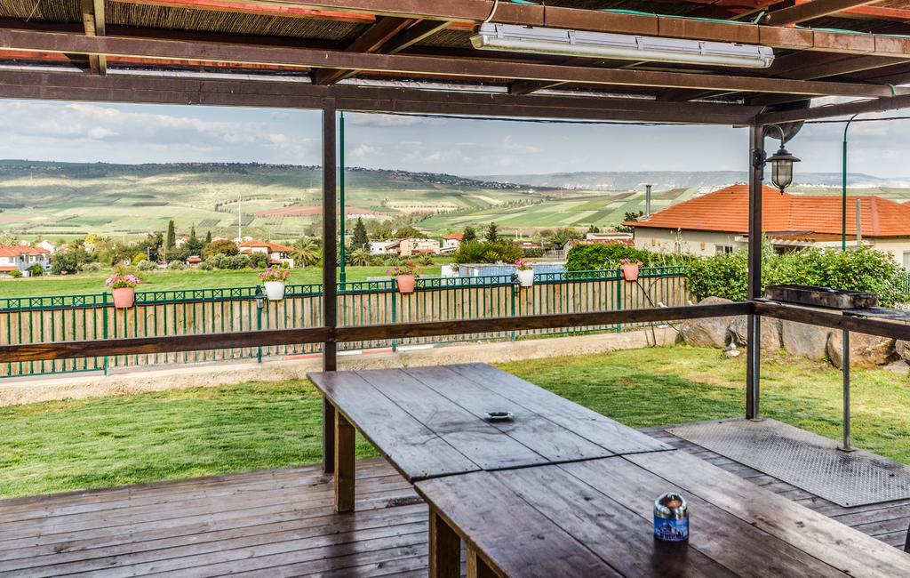 Avigail Guest House Yavneʼel Buitenkant foto