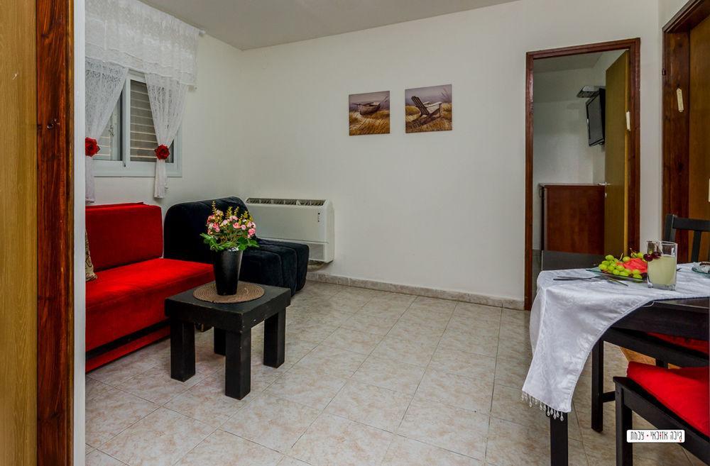 Avigail Guest House Yavneʼel Buitenkant foto