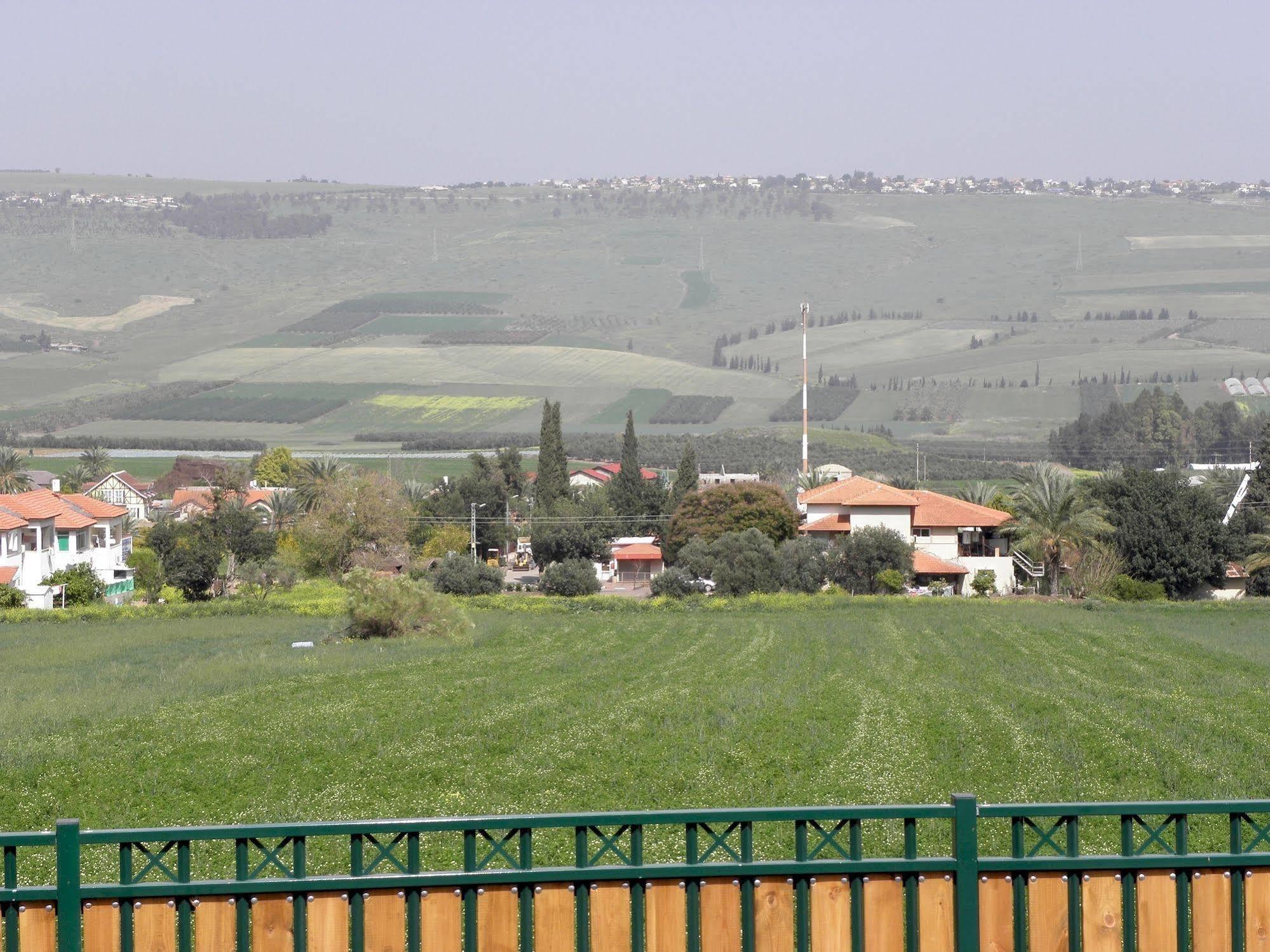 Avigail Guest House Yavneʼel Buitenkant foto
