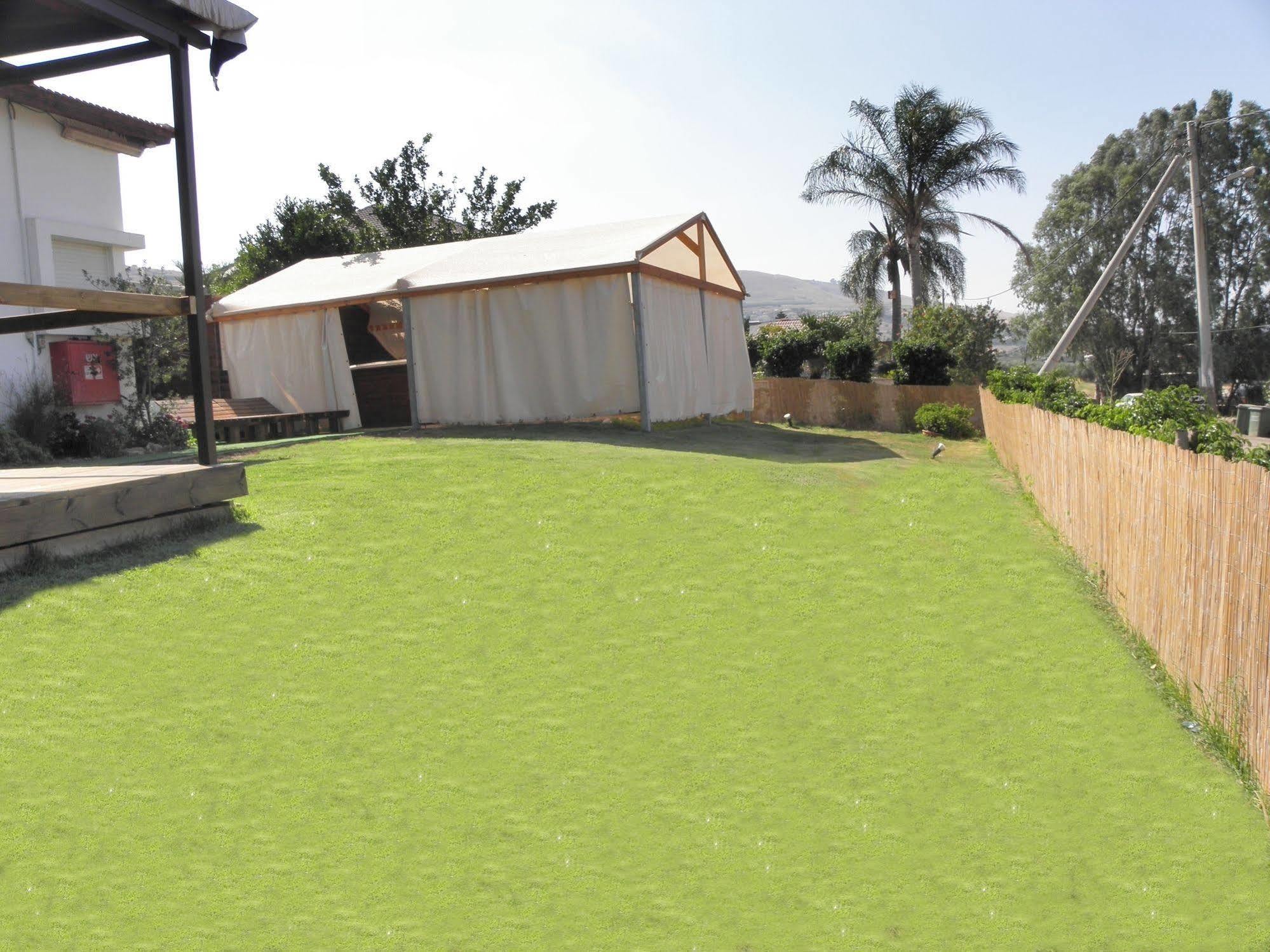 Avigail Guest House Yavneʼel Buitenkant foto